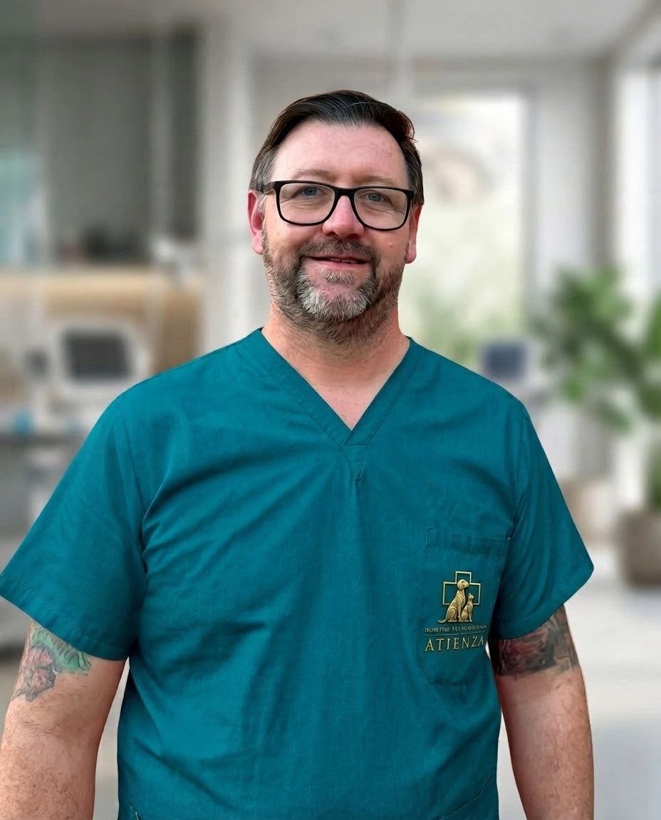 Celso Atienza Júnior, médico veterinário responsável pelo Hospital Veterinário Atienza na Mooca